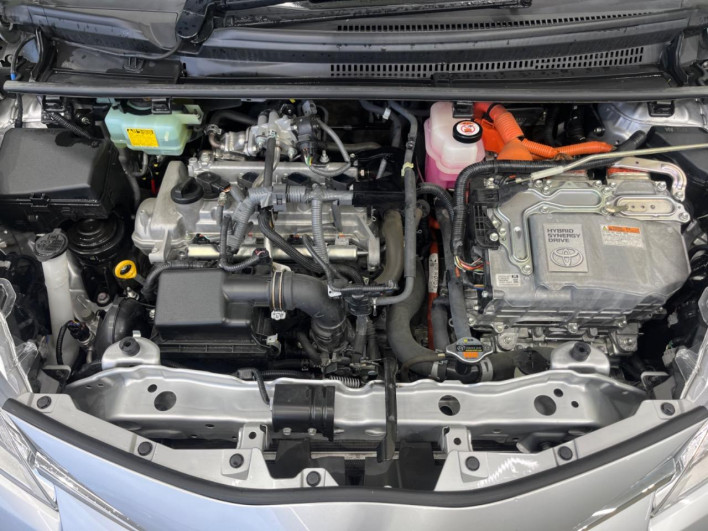 2018 Toyota Vitz DAA-NHP130 (UW-6a2ccaf262edd)[7]