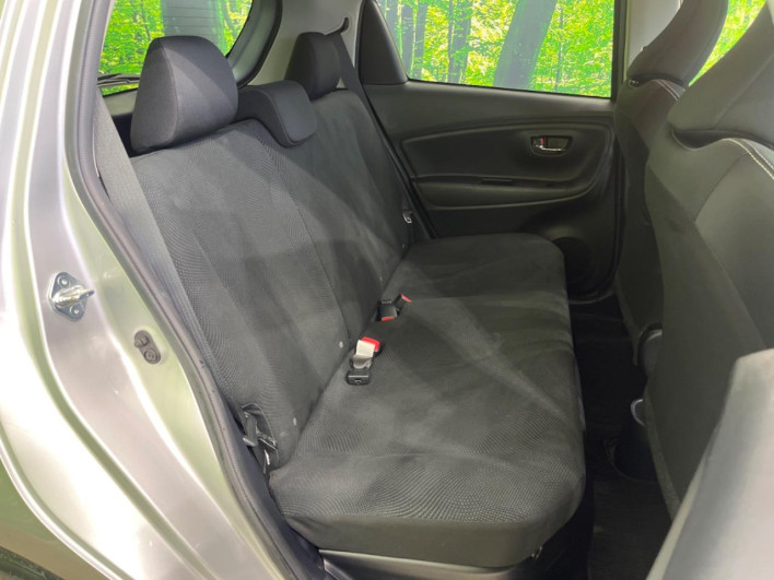 2018 Toyota Vitz DAA-NHP130 (UW-6a2ccaf262edd)[15]