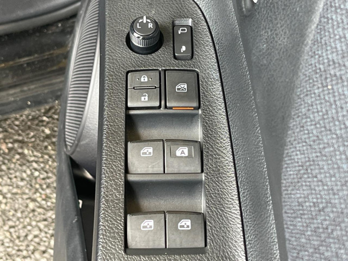2017 Toyota Sienta DAA-NHP170G (UW-6a2ccaf3ea778)[21]