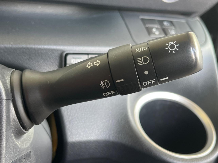 2017 Toyota Sienta DAA-NHP170G (UW-6a2ccaf3ea778)[29]