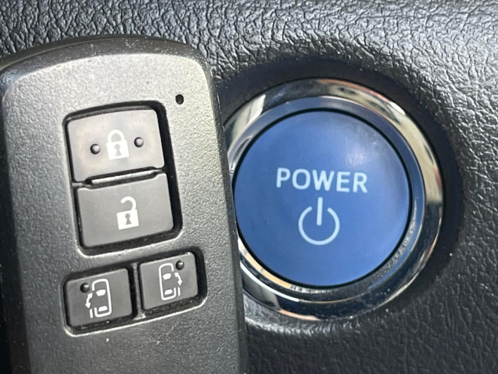 2017 Toyota Sienta DAA-NHP170G (UW-6a2ccaf3ea778)[22]