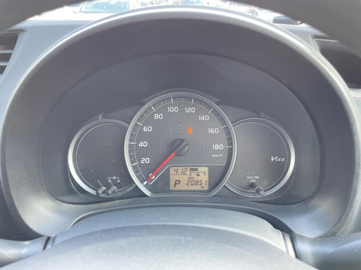 2013 Toyota Vitz DBA-NSP135 (UW-6a2ccaf6e50f7)[24]