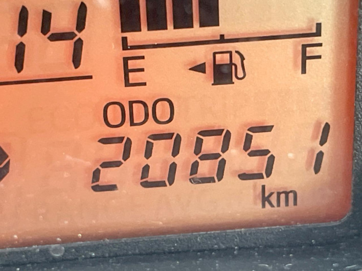 2013 Toyota Vitz DBA-NSP135 (UW-6a2ccaf6e50f7)[2]