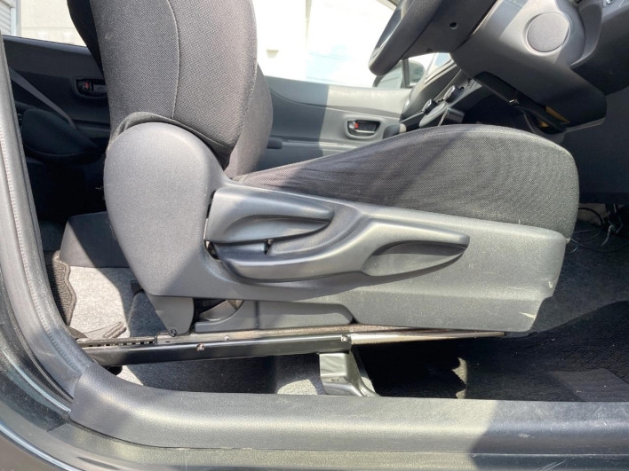 2013 Toyota Vitz DBA-NSP135 (UW-6a2ccaf6e50f7)[8]