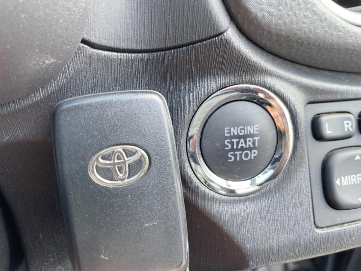 2013 Toyota Vitz DBA-NSP135 (UW-6a2ccaf6e50f7)[25]