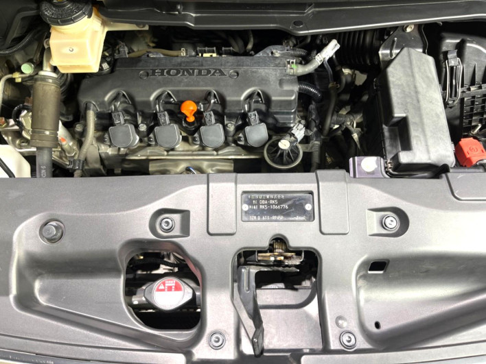 2013 Honda Stepwgn Spada DBA-RK5 (UW-6a2ccb06633b4)[4]