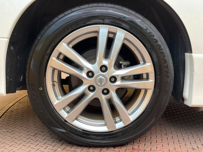 2010 Nissan Elgrand DBA-TE52 (UW-6a2ccb2d1b68d)[10]
