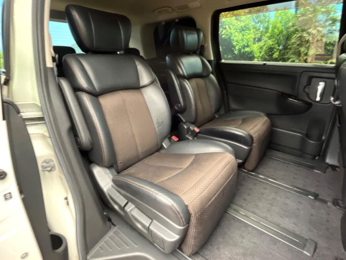 2010 Nissan Elgrand DBA-TE52 (UW-6a2ccb2d1b68d)[28]
