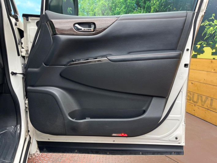 2010 Nissan Elgrand DBA-TE52 (UW-6a2ccb2d1b68d)[22]