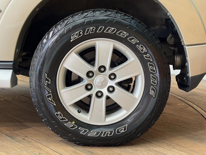 2015 Mitsubishi Pajero LDA-V98W (UW-6a2ccb38b96b9)[23]