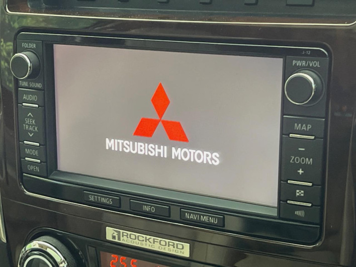 2015 Mitsubishi Pajero LDA-V98W (UW-6a2ccb38b96b9)[12]