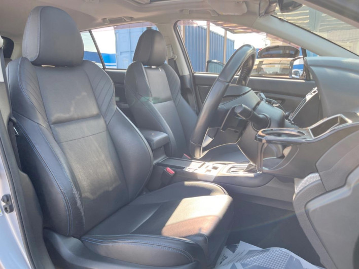 2015 Subaru Levorg DBA-VMG (UW-6a2ccb3e0c65d)[26]