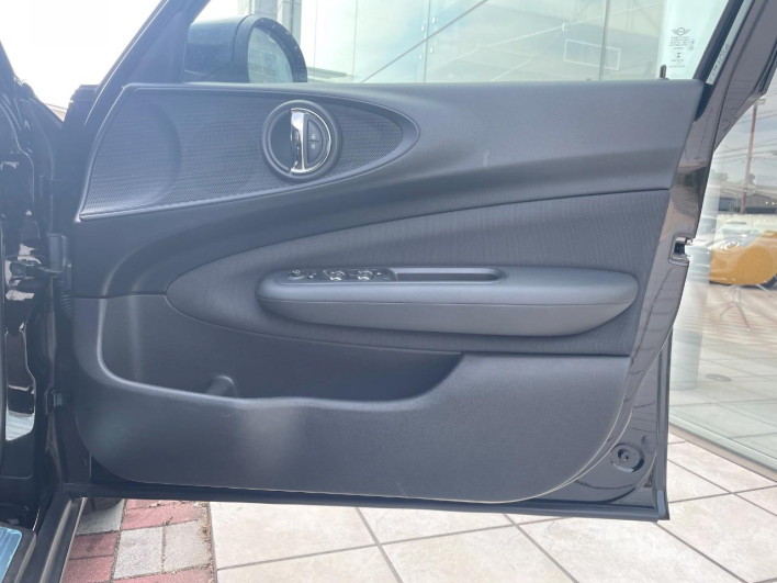 2019 Rover Mini 3BA-LV15M (UW-6a2ccb4ce9f4a)[23]