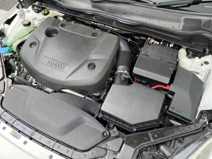 2016 Volvo V40 LDA-MD4204T (UW-6a2ccb500e15b)[21]