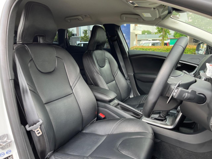 2016 Volvo V40 LDA-MD4204T (UW-6a2ccb500e15b)[27]