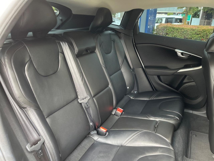 2016 Volvo V40 LDA-MD4204T (UW-6a2ccb500e15b)[26]