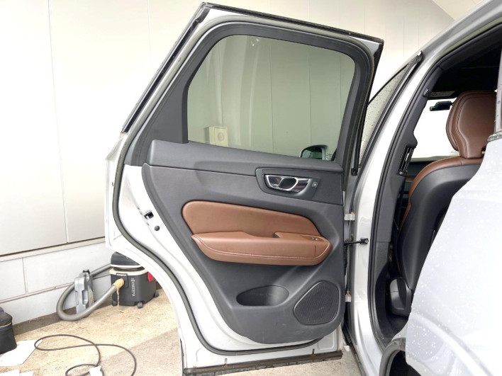 2022 Volvo XC60 5AA-UB420TXCM (UW-6a2ccb50ca5a4)[27]