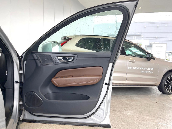 2022 Volvo XC60 5AA-UB420TXCM (UW-6a2ccb50ca5a4)[17]