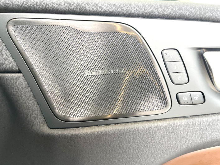 2022 Volvo XC60 5AA-UB420TXCM (UW-6a2ccb50ca5a4)[20]