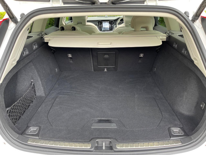 2021 Volvo V60 5AA-ZB420TM (UW-6a2ccb522ad53)[26]