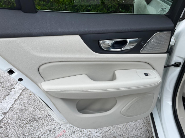 2021 Volvo V60 5AA-ZB420TM (UW-6a2ccb522ad53)[16]