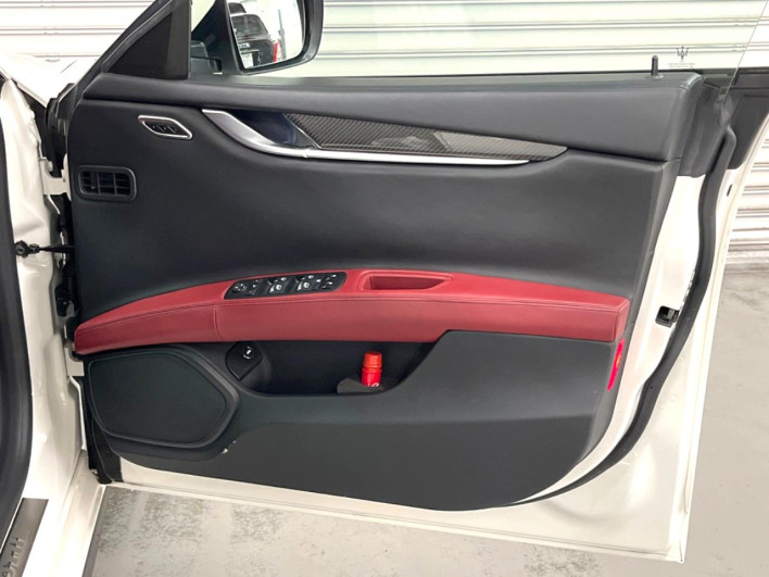 2016 Maserati Ghibli ABA-MG30A (UW-6a2ccb533f5d4)[28]