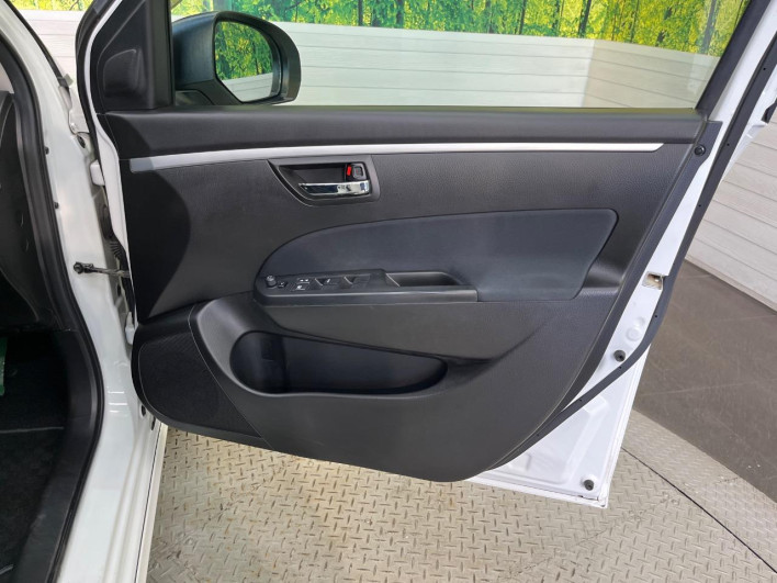 2015 Suzuki Swift DBA-ZC72S (UW-6a2ccb57257e5)[18]