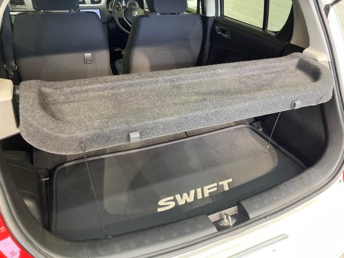 2015 Suzuki Swift DBA-ZC72S (UW-6a2ccb57257e5)[17]
