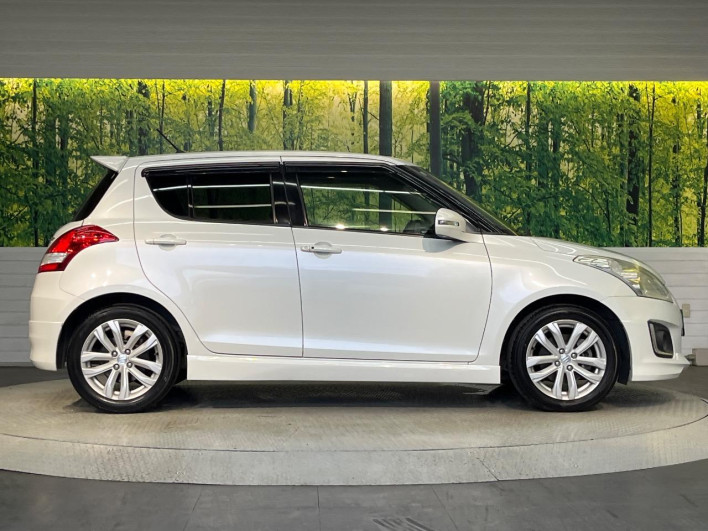 2015 Suzuki Swift DBA-ZC72S (UW-6a2ccb57257e5)[24]
