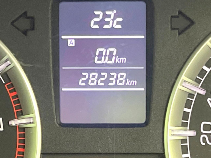 2016 Suzuki Swift DBA-ZC72S (UW-6a2ccb573efb8)[2]