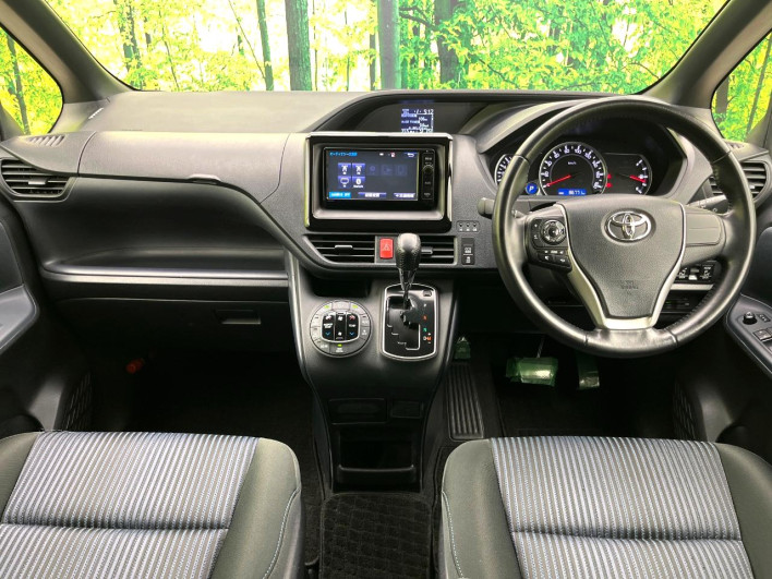 2015 Toyota Voxy DBA-ZRR80W (UW-6a2ccb5ebb8af)[11]