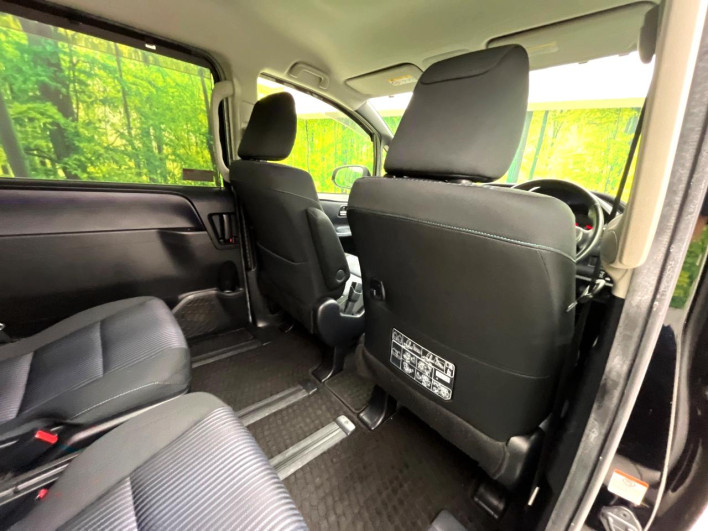 2015 Toyota Voxy DBA-ZRR80W (UW-6a2ccb5ebb8af)[23]