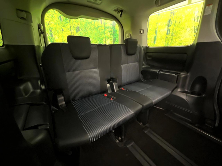 2015 Toyota Voxy DBA-ZRR80W (UW-6a2ccb5ebb8af)[26]