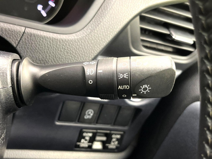 2015 Toyota Voxy DBA-ZRR80W (UW-6a2ccb5ebb8af)[14]