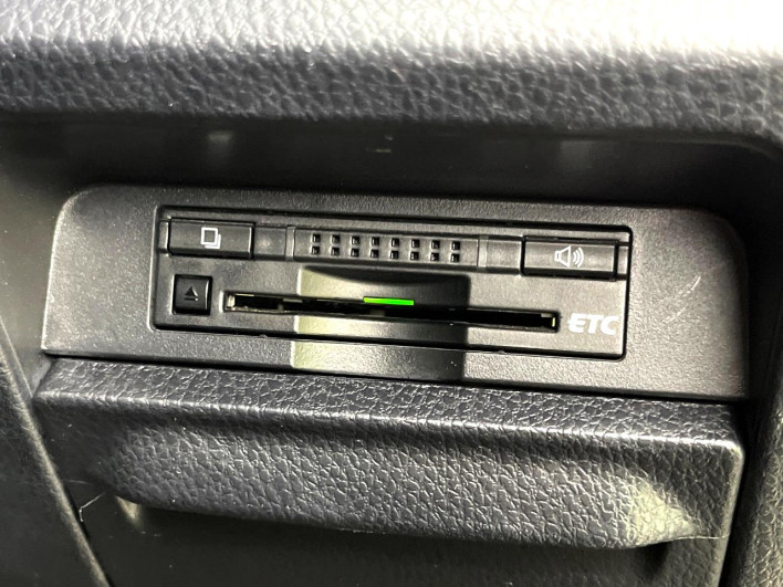 2015 Toyota Voxy DBA-ZRR80W (UW-6a2ccb5ebb8af)[7]