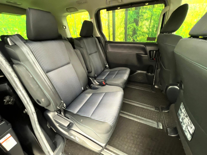 2015 Toyota Voxy DBA-ZRR80W (UW-6a2ccb5ebb8af)[25]