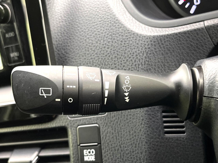 2015 Toyota Voxy DBA-ZRR80W (UW-6a2ccb5ebb8af)[15]