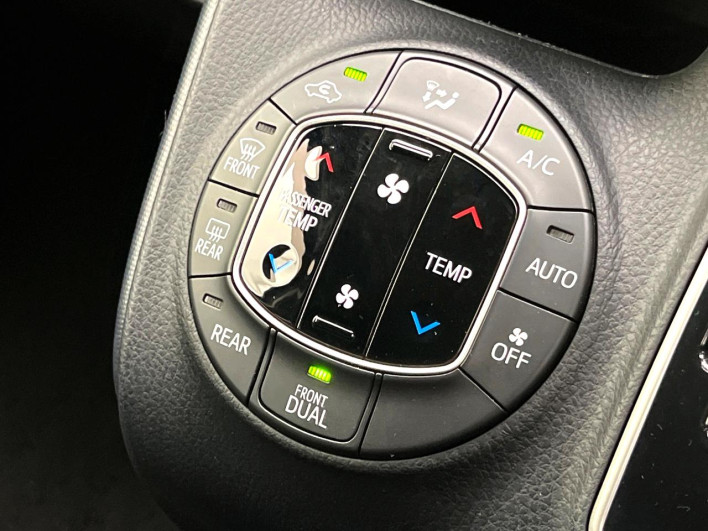 2015 Toyota Voxy DBA-ZRR80W (UW-6a2ccb5ebb8af)[18]
