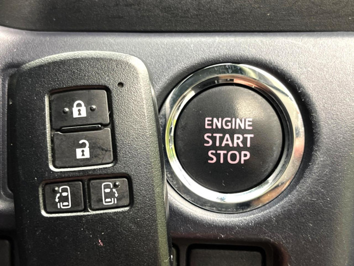 2015 Toyota Voxy DBA-ZRR80W (UW-6a2ccb5ebb8af)[9]