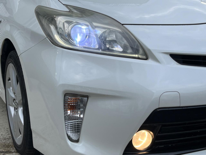 2012 Toyota Prius DAA-ZVW30 (UW-6a2ccb708c978)[18]