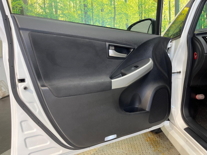 2013 Toyota Prius DAA-ZVW30 (UW-6a2ccb723b889)[23]