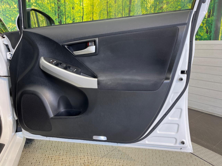 2013 Toyota Prius DAA-ZVW30 (UW-6a2ccb723b889)[29]