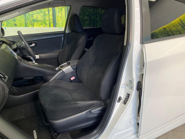 2013 Toyota Prius DAA-ZVW30 (UW-6a2ccb723b889)[18]