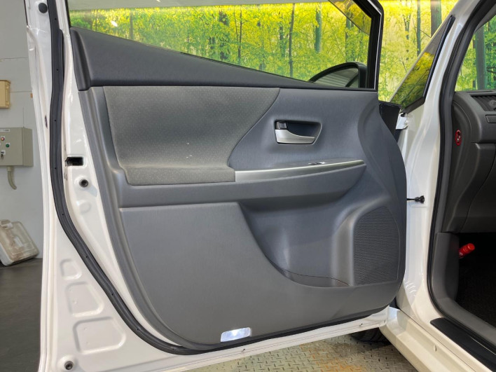 2012 Toyota Prius α DAA-ZVW41W (UW-6a2ccb743ecbb)[23]