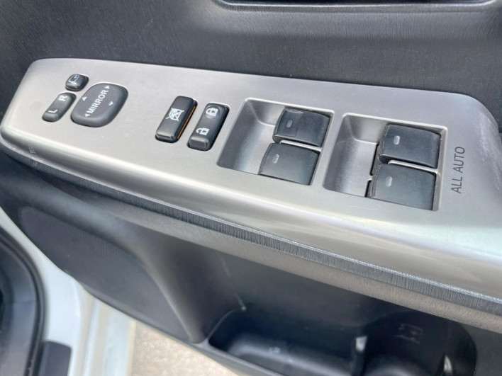 2015 Toyota Prius α DAA-ZVW41W (UW-6a2ccb746b6cf)[14]