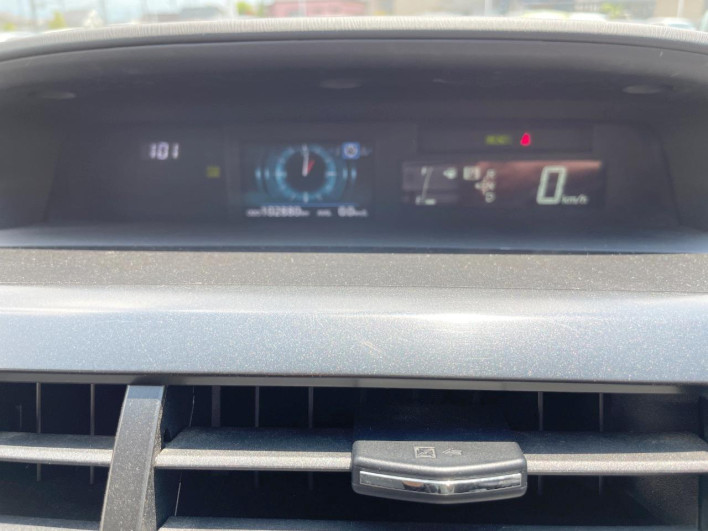 2015 Toyota Prius α DAA-ZVW41W (UW-6a2ccb746b6cf)[27]