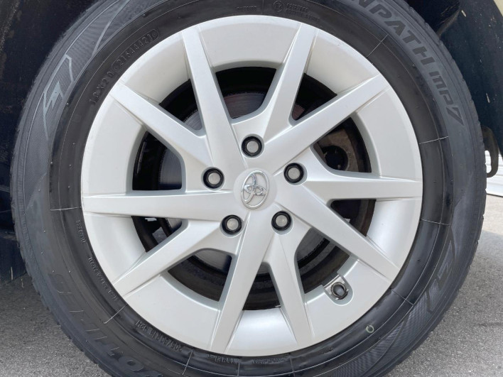 2015 Toyota Prius α DAA-ZVW41W (UW-6a2ccb746b6cf)[12]