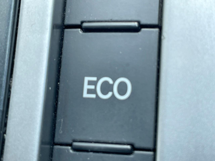 2015 Toyota Prius α DAA-ZVW41W (UW-6a2ccb746b6cf)[19]