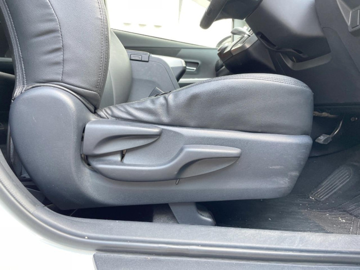 2015 Toyota Prius α DAA-ZVW41W (UW-6a2ccb746b6cf)[15]