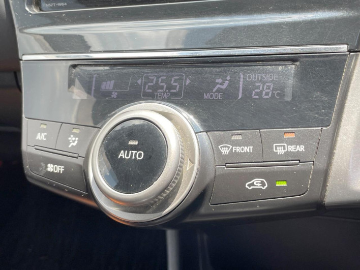 2015 Toyota Prius α DAA-ZVW41W (UW-6a2ccb746b6cf)[21]
